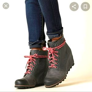 Sorel PDX Joan of Ark lace up wedge boots. 6.5